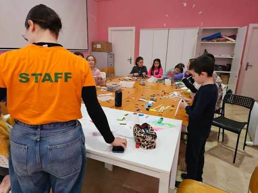 PLAZAS DISPONIBLES‼️ Sabías que los sábados en San Martín de la Vega hay  PEQUECLUB❓ Si quieres q tu hij@ conozca gente nueva y se divierta con  juegos 🎯 manualidades🖍️🎨 y múltiples