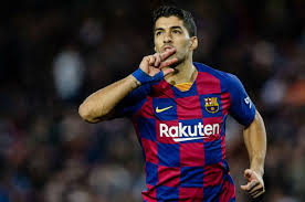 Кьеллини является относительно молодым игроком, поскольку родился он в 1984 году. Lyudoedy V Butsah Kak Futbolisty Kusayut Svoih Sopernikov Futbol Sport Argumenty I Fakty