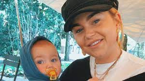 Als kind voelde @roxeannehazes zich nergens bij horen, werd gepest, vocht op het schoolplein en was wanhopig op zoek naar zichzelf. Roxeanne Hazes Schrikt Zich Rot Om Zoontje Fender Rtl Nieuws