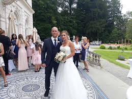 Jahrhunderts wurde daher kaum zwischen einem sogenannten feinen kleid und einem brautkleid unterschieden. Hochzeit Von Dominique Konig Und Martin Zug Bregenz Vol At