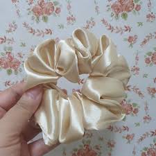 L' amitié ne va, en effet, jamais de soi. Lily Twitterissa Korang Ikat Rambut Guna Getah Rambut Yg Mcm Mana Sebelum Ni I Guna Yg Belah Kiri Tapi Yang Belah Kanan Tu Yg Jauh Lebih Baik Utk Rambut Sebenarnya Nama