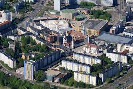 Neben den zahlreichen grünflächen ist es gerade dieses stadtzentrum, das den reiz des wohnens in. Datei Historisches Zentrum Chemnitz Von Oben Gesehen Jpg Wikipedia