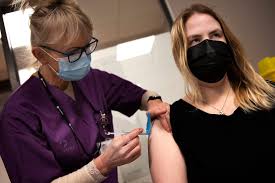 In unserem nachrichtenticker können sie live die neuesten eilmeldungen auf deutsch von portalen, zeitungen, magazinen und blogs lesen sowie nach älteren meldungen suchen. Covid 19 In Iceland Expect To Vaccinate Half Of Population By June