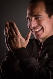 Jaime Viñas refresca el pop con su nuevo sencillo “¡Qué mal!”