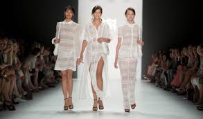 The competition is hosted by heidi klum. Gntm Finale 2021 Heute Ohne Gastjuror Ohne Top 20 Walk Alex Ist Heidi Klums Neues Topmodel News De
