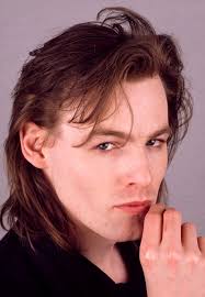 80s heartthrob looks unrecognisable as he performs with band 36 years after  their biggest hit