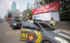 Banyak pasien akhirnya diminta untuk menjalani isolasi mandiri di luar fasilitas yang tersedia karena keterbatasan kapasitas. Phri Buka Bukaan Soal Tarif Karantina Di Hotel Bagi Pelancong Luar Negeri Ekonomi Bisnis Com