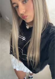 Shannon Lockard's Instagram, Twitter & Facebook