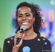 Apresentadora do jornal hoje desabafou sobre o episódio em que um morador de um prédio de luxo de goiânia xingou a. Maju Coutinho Inova Em Visual No Jornal Nacional E Ganha Elogios Na Web Diva Purepeople