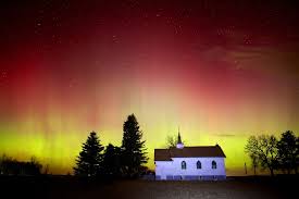 Una tormenta es un fenómeno meteorológico asociado al desarrollo vertical de nubosidad acompañado de descargas eléctricas o rayos y, habitualmente, precipitación y rachas de viento intensas en superficie. Tormenta Geomagnetica Solar Alcanzo Alerta Severa Nasa Sol Tormenta Solar The Epoch Times En Espanol