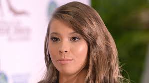 Bindi sue irwin first appeared in front of the cameras when she was only a few weeks old. Qfuer5kywpienm