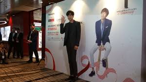 Korean Star Lee Kwang Soo S Fans Greet Him With Giraffe Plushies Entertainment News Top Stories The Straits Times