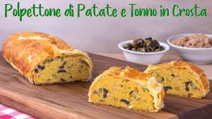 Il tonno, l'uovo, il parmigiano, sale, prezzemolo e pangrattato, impastare bene fino ad ottenere un composto omogeneo. Polpettone Di Patate E Tonno In Crosta Ricetta Facile Fatto In Casa Da Benedetta Youtube