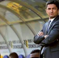 Born in bucharest, lucescu made 249 appearances in the divizia a for sportul studenţesc, naţional bucureşti, braşov. Vorbeste Lumea RÄƒzvan Lucescu Este Un Bunic TanÄƒr La 50 Facebook