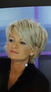 Maybe This Will Be The Growing Out Hairstyle To Transition To Longer Style Melle Lenou Garry My Blog Coupes De Cheveux Sophie Davant Cheveux Courts Coupe De Cheveux Courte