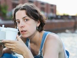 Fran drops an elegant new single about loneliness and estrangement