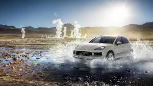 They also both have a rounded nose that is capped by a wraparound. 2019 Cayenne Vs 2019 Cayenne S Porsche San Diego