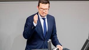 Bund und länder hatten sich geeinigt, bundesweit einheitliche auflagen für gebiete mit hohen infektionszahlen festzulegen. Rzgdaxx3kj6p2m