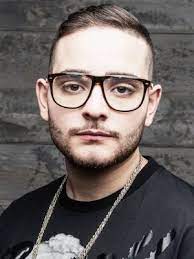 He is a celebrity rapper. Rocco Hunt Grosse Gewicht Masse Alter Biographie Wiki