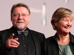 Michael deffert was discovered for sesame street at age eleven while riding his bicycle in the streets of his native town hamburg. Jurgen Von Der Lippe Seit 41 Jahren Glucklich Mit Einer Frau Aber In Getrennten Wohnungen Bunte De