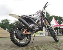 Modifikasi suzuki gsx r150 dengan livery yoshimura suspensi upside down. Simsalabim Mio Berubah Jadi Trail