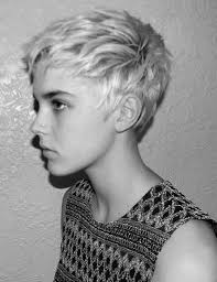 Feel a short hair, couldn't care less! vibe crawling up on you? 35 Fabulous Short Haircuts For Thick Hair