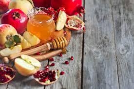 Rosh hashanah, literally meaning head of the year, is the jewish new year. Evrejskij Novyj God Pozdravleniya Rosh Ha Shana V Stihah Proze I Otkrytkah