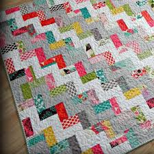The quilt for byos has aqua and blue colors while the girly quilt has a pink color in domination. 45 Easy Quilt Patterns For Beginners Allfreesewing Com