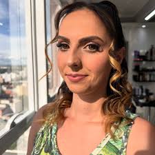 Roberta Gill 𝙷𝚊𝚒𝚛 & 𝙱𝚎𝚊𝚞𝚝𝚢 (@robertagillhair) • Instagram photos  and videos