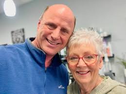 It was great to catch up with fellow Pulaski County High School graduates,  Troy & Kathie Dotson at our concert in Mt. Dora, Florida this weekend! So  hard to believe it's been