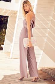 Wir gehören zusammen wie salz und pfeffer + eure vornamen + hochzeitsdatum. 1001 Ideen Fur Trendige Kleider Fur Hochzeit Als Gast Jumpsuit For Wedding Guest Jumpsuit Elegant Wedding Jumpsuit