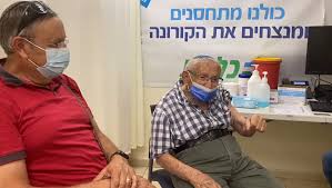 שרה הרצוג נולדה בריגה שבלטביה, אז חלק מן האימפריה הרוסית.אביה, הרב שמואל יצחק הילמן, החל לכהן כרב בעיר ברזינו הסמוכה למינסק זמן קצר לאחר לידתה. 8zkox1dfmrmtmm