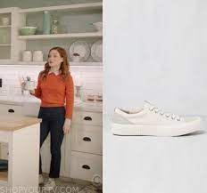 Find all 240 songs featured in zoey's extraordinary playlist soundtrack, listed by episode with scene descriptions. Zoey S Extraordinary Playlist Season 1 Episode 2 Zoey S White Sneakers Shop Your Tv