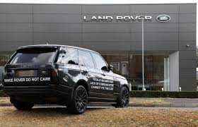 Angry Range Rover Customer Dumps 63k Motor Outside Showroom With A List Of His Complaints Written On The Side