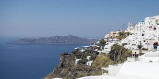 Ο τουρισμός είναι ένας πολύ διαδεδομένος τρόπος ψυχαγωγίας, ειδικά στον δυτικό κόσμο ενώ παράλληλα αποτελεί μια πολύ μεγάλη βιομηχανία και σημαντικότατη πηγή εσόδων για τις τουριστικές χώρες μεταξύ των οποίων και η ελλάδα. Toyrismos Gia Oloys Ola Osa Prepei Na Gnwrizete In Gr