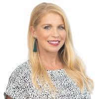 Laura Stanton's Instagram, Twitter & Facebook