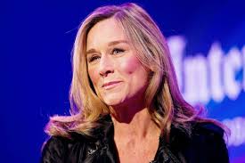 Burberry CEO Angela to Join Apple