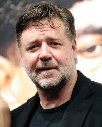 Jocelyn Crowe's Instagram, Twitter & Facebook