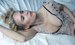 Sarah Paulson Nude Flashes Her Lesbian Tits! - Scandal Planet