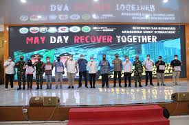 Malam itu pun aku terima. Peringatan May Day Poldasu Salurkan 4 000 Paket Sembako Kepada 49 Elemen Serikat Buruh Di Sumut Target Kasus News