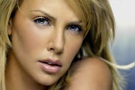 أجمل ممثلات هوليوود وأكثرهن شعبية لسنة 2015