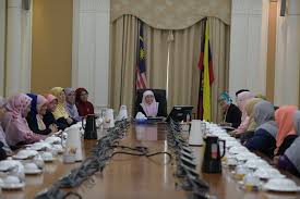 Anggota senate, parlimen malaysia setiausaha kehormat majlis senator malaysia ketua angkatan wanita amanah negara (awan) nasional. Dr Wan Azizah Ismail On Twitter Menerima Kunjungan Hormat Jawatankuasa Pimpinan Wanita Parti Amanah Negara Awan Nasional Diketuai Oleh Ketua Wanita Awan Yb Senator Aiman Athirah Al Jundi Bersama Barisan Kepimpinan Awan