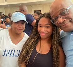 The time has come to say goodbye (through the tears). Now go change the  world @sarahsloaan! She's in your hands @spelman_college! @sonyasloanmd  #classof2027 #spelhouse