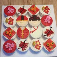 Celebrate or convey your most auspicious greetings with a box of our handcrafted cupcakes, available in two sizes, the regular box of 12 or the mini box of 20. Kobo Bakery Chinese New Year Cupcakes Design 2018 Facebook