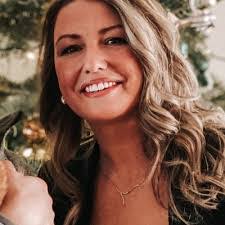 Amanda Paschal's Instagram, Twitter & Facebook