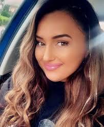 GALERIE FOTO: Nepoata lui Mircea Sandu ”a înmormântat doi logodnici”, iar  soțul a părăsit-o pentru altă femeie: ”E șocant”