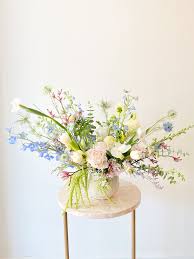 No comparison i had checked a couple floral competitors that were actually closer to delivery and found english cottage. Bright English Garden Style Flower Arrangement Spring Flower Arrangements Blue Plants Pink Plant