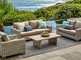 En paris.cl tenemos todas las reposeras, hamacas y juegos de terraza que buscas para crear un ambiente perfecto para disfrutar al aire libre en cualquier época del año. Sofa 3 Cuerpos Augusta Ratan Alaniz Home En Sillones Y Sofas De Terraza Paris Decoracion De Exteriores Sofa Muebles Terraza