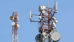 Operatori, programatori de sistem şi alte persoane specializate care considera compromiterea securitaţiii sistemelor locale o provocare. Sisteme De Telecomunicatii Tv Internet Telefonie Profess Team