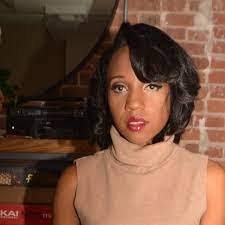 Robyn Willard's Instagram, Twitter & Facebook